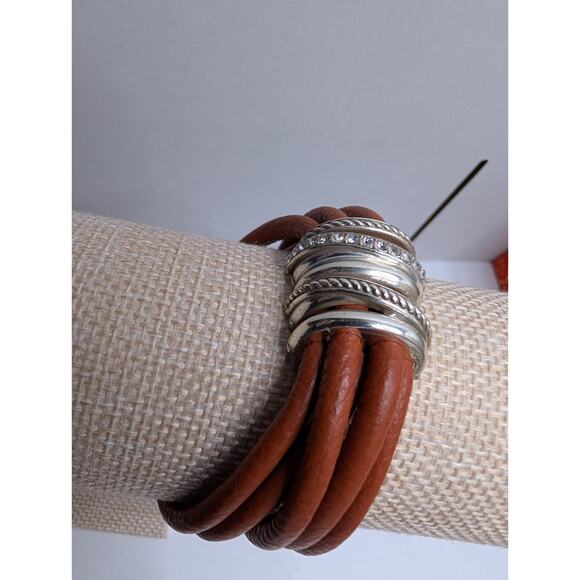 Brighton Leather Wrap Bracelet 7.5in Silver Tone Crystal Accent Magnetic - Picture 5 of 9